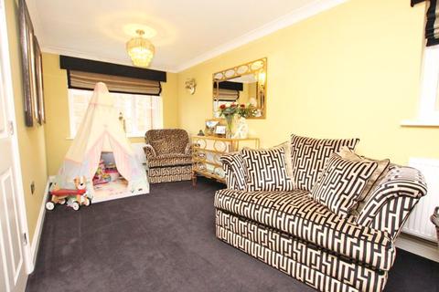 17 Chatsworth Close, Laceby, Grimsby, DN37 7BF