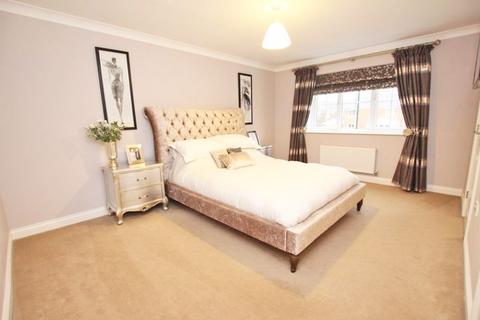 17 Chatsworth Close, Laceby, Grimsby, DN37 7BF