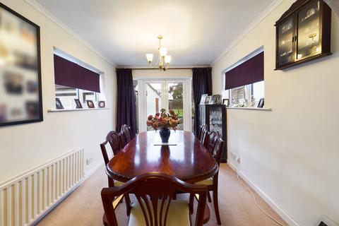 28 Cardinal Road, Ruislip, HA4 9QD