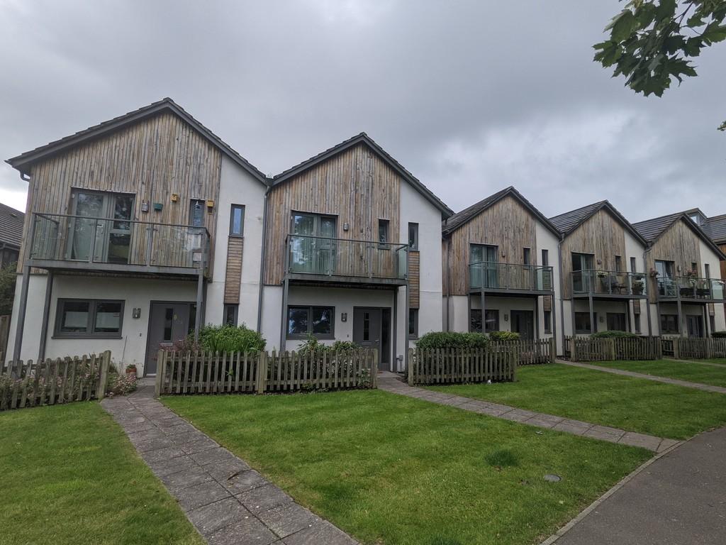 Lloyd Road, Chichester 3 bed terraced house £1,200 pcm (£277 pw)