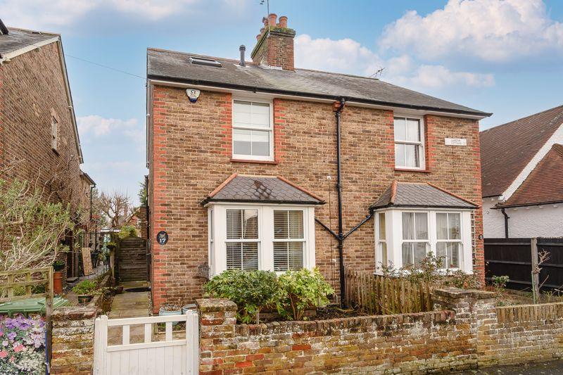 Spencer Road, Cobham 3 bed terraced house £700,000