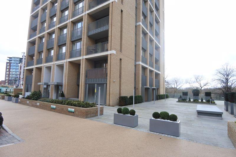 Moorhen Drive, Hendon Waterside, Welsh Harp, London, NW9 1 bed flat £