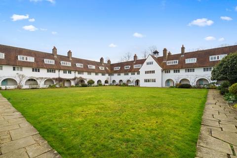 3 bedroom apartment to rent, Heath Close, Hampstead Garden Suburb, NW11