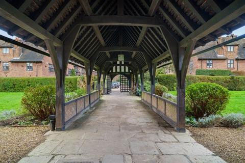 3 bedroom apartment to rent, Heath Close, Hampstead Garden Suburb, NW11