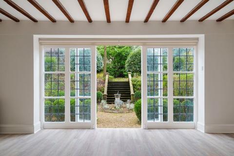 3 bedroom apartment to rent, Heath Close, Hampstead Garden Suburb, NW11