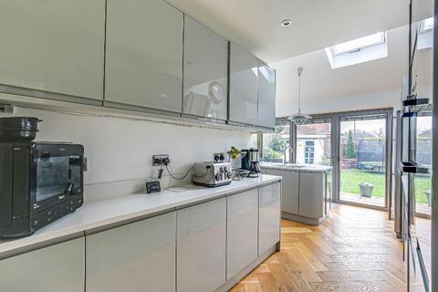 26 Ellesmere Drive, South Croydon, CR2 9EJ