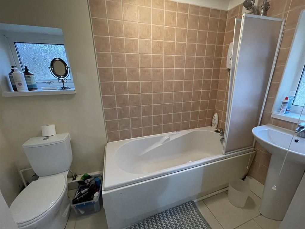 Kelvin Road, Clydach, Swansea 3 bed terraced house for sale £120,000