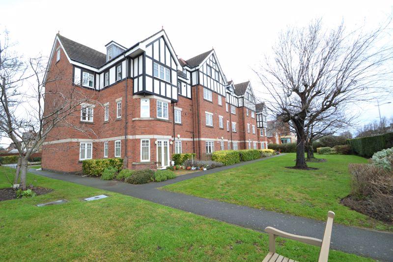 Market Street, Hoylake 2 bed apartment £235,000
