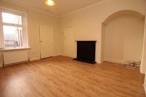 3 bedroom ground floor flat to rent, Deckham Terrace, Gateshead NE8