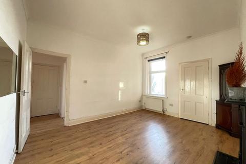 3 bedroom ground floor flat to rent, Deckham Terrace, Gateshead NE8