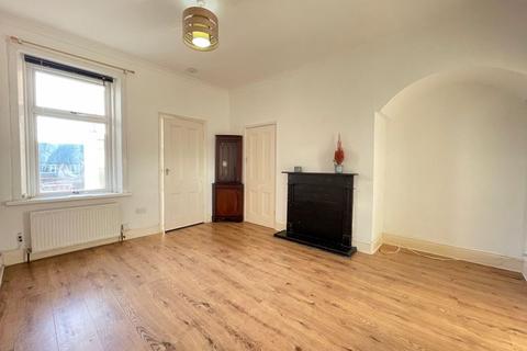 3 bedroom ground floor flat to rent, Deckham Terrace, Gateshead NE8