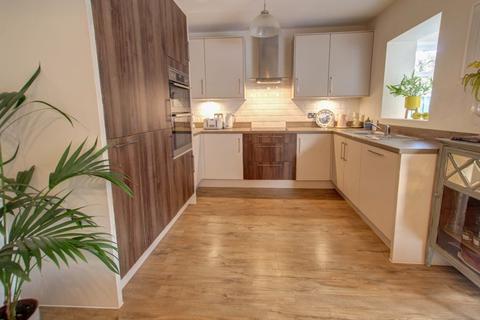 19 Bishops Way, Exeter, EX2 7PF
