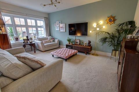 19 Bishops Way, Exeter, EX2 7PF