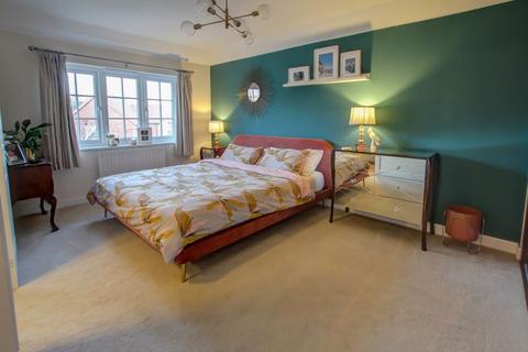 19 Bishops Way, Exeter, EX2 7PF