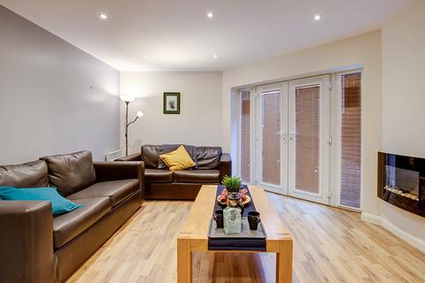 6 bedroom flat to rent - Dulcie House, Stepney Lane ,