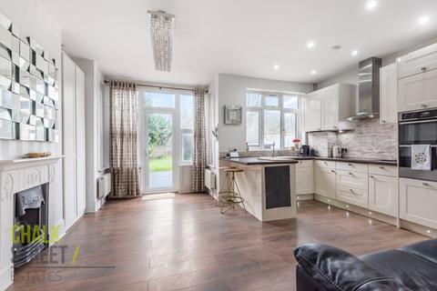 5 Lawrence Road, Romford, RM2 5SS