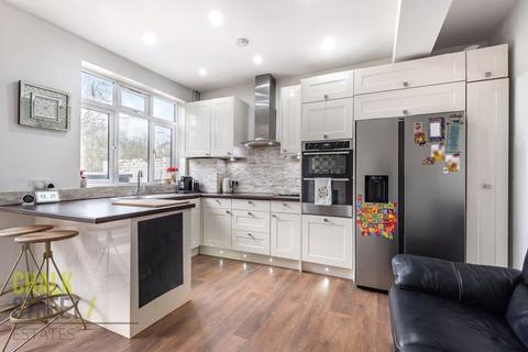 5 Lawrence Road, Romford, RM2 5SS