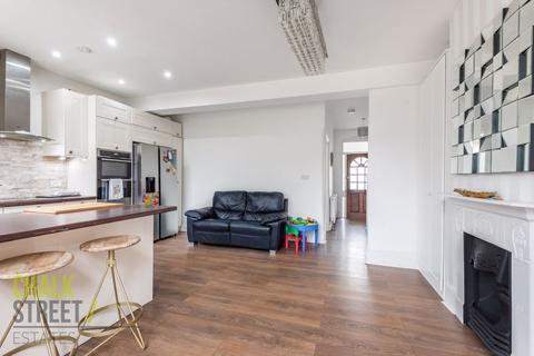 5 Lawrence Road, Romford, RM2 5SS
