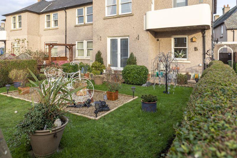 2 Windsor Park Place, Musselburgh 3 bed ground floor flat £160,000