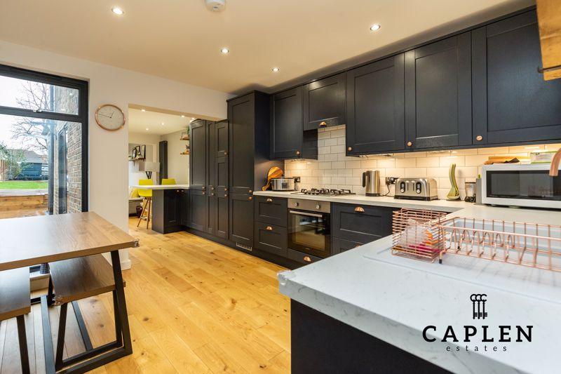 Lower Queens Road, Buckhurst Hill 3 bed semidetached house £625,000
