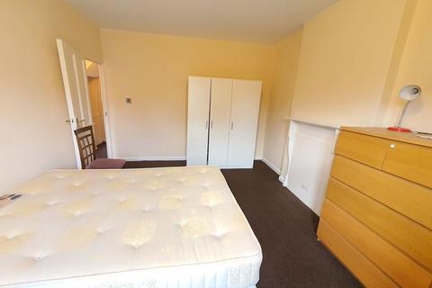 20 Ravenfield Road, London, SW17 8SE