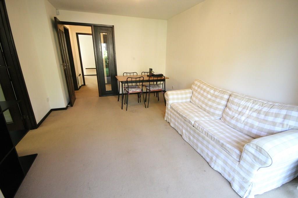 Lounge 2.JPG