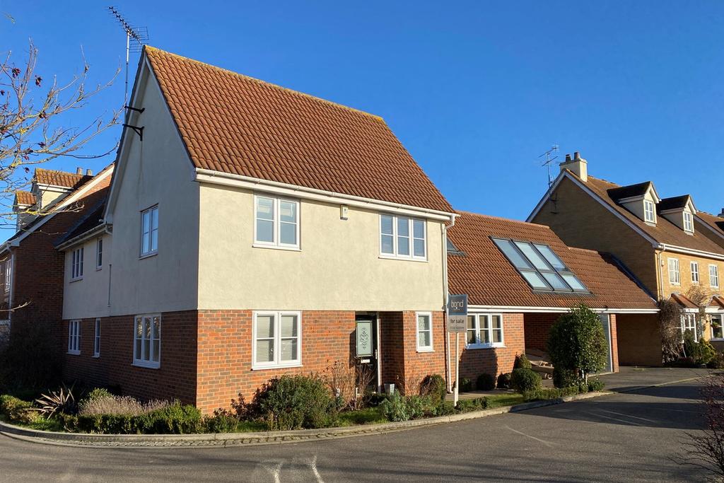 Isaac Square, Great Baddow, Chelmsford, CM2 3 bed semidetached house