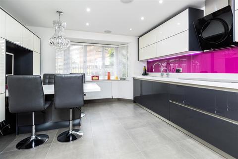 12 Blattner Close, Elstree, Borehamwood, WD6 3PD