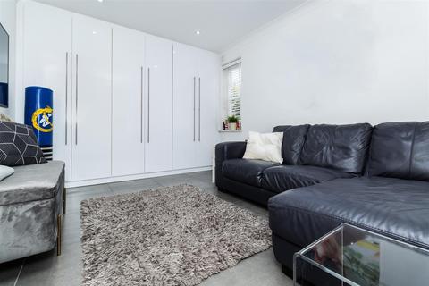 12 Blattner Close, Elstree, Borehamwood, WD6 3PD