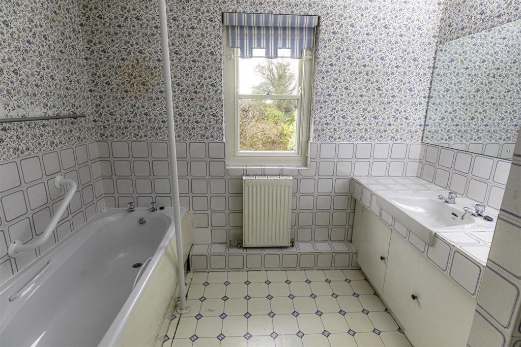 Bathroom.jpg