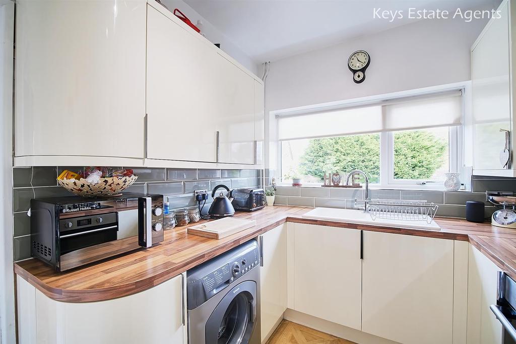 Kitchen Ang3.jpg