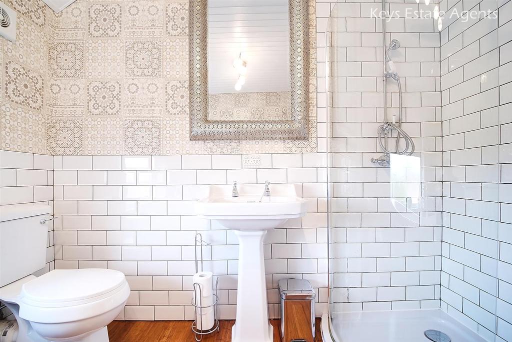Bathroom 2.jpg