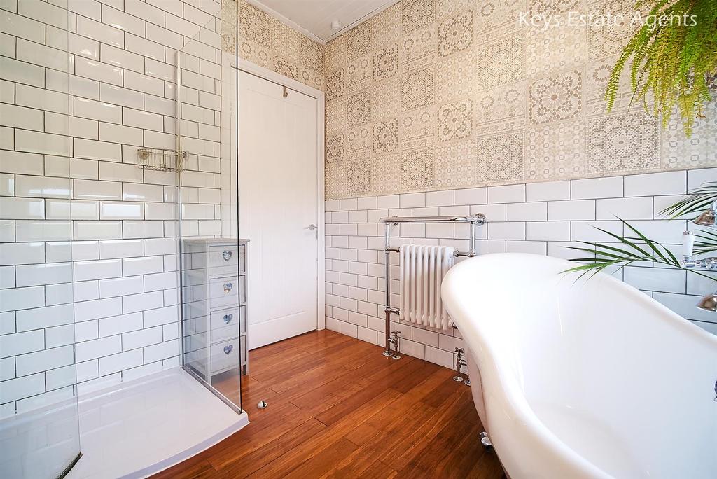 Bathroom 3.jpg