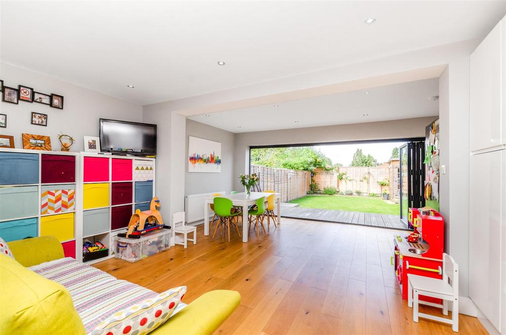 434552863 - 14 Gassiot Way, Sutton SM111.jpg