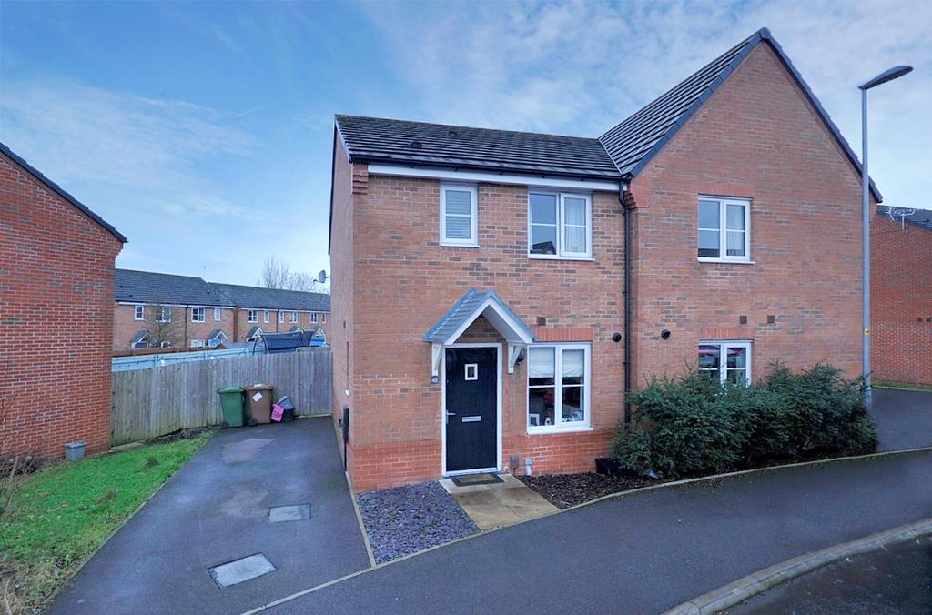 Cardinal Way, NewtonleWillows, WA12 3 bed semidetached house £185,000
