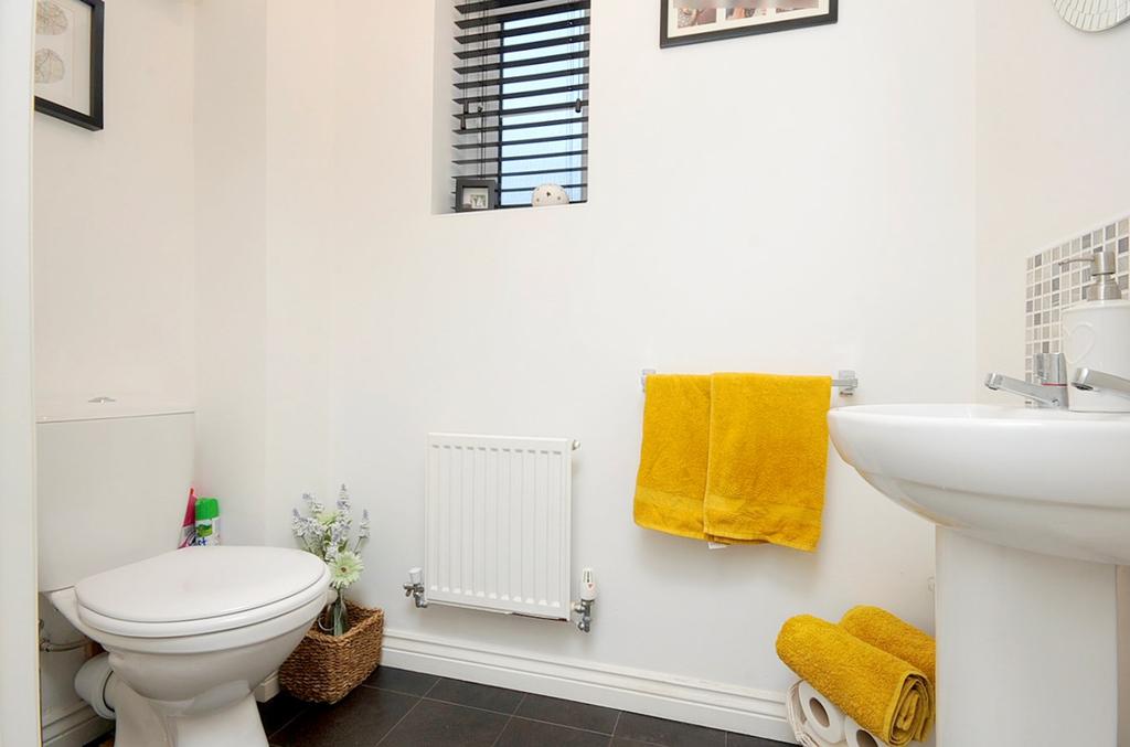 Cardinal Way, NewtonleWillows, WA12 3 bed semidetached house £185,000