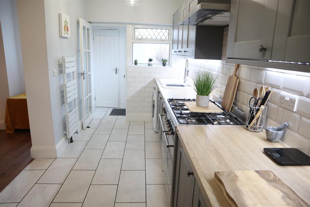 Alban Road, Llanelli 3 bed end of terrace house £178,000