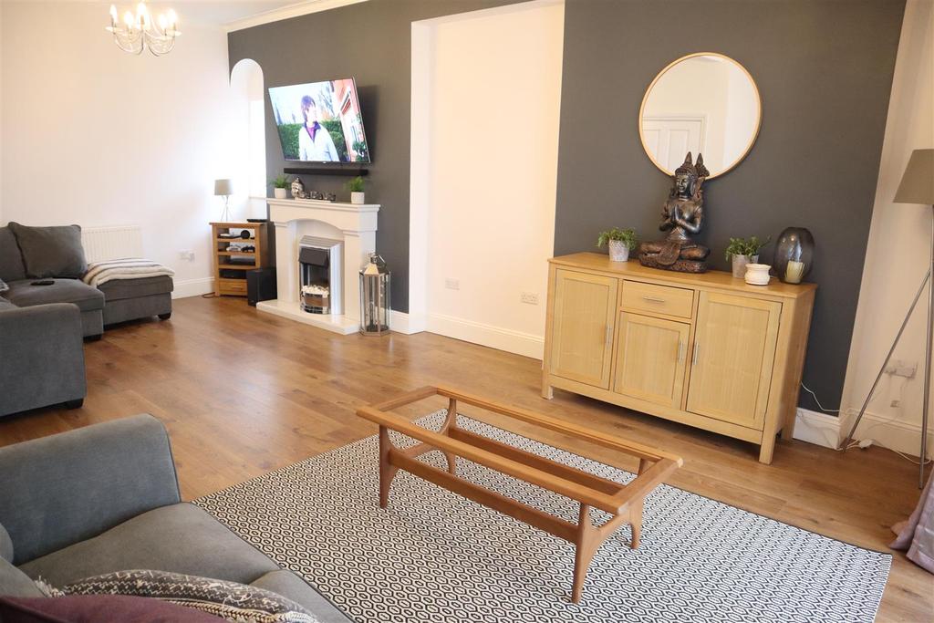 Alban Road, Llanelli 3 bed end of terrace house £178,000