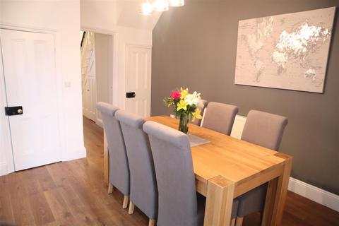 28 Alban Road, Llanelli, SA15 1EW