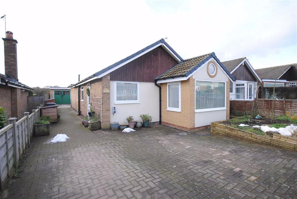 Flats Lane, Barwick in Elmet, Leeds, LS15 3 bed detached bungalow £
