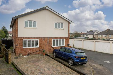 2b Headley Close, Epsom, KT19 9JA