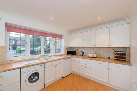 2b Headley Close, Epsom, KT19 9JA