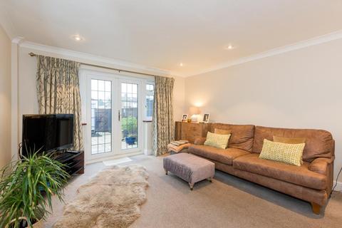 2b Headley Close, Epsom, KT19 9JA