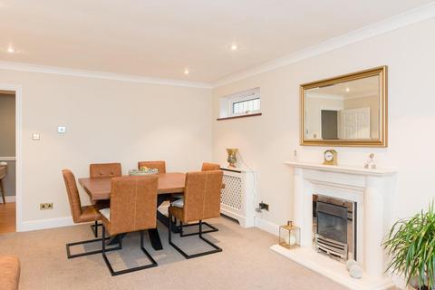 2b Headley Close, Epsom, KT19 9JA