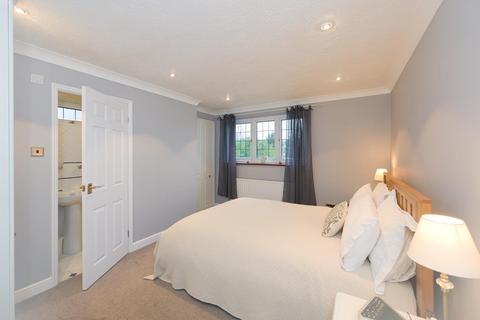 2b Headley Close, Epsom, KT19 9JA