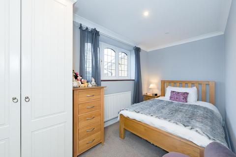 2b Headley Close, Epsom, KT19 9JA