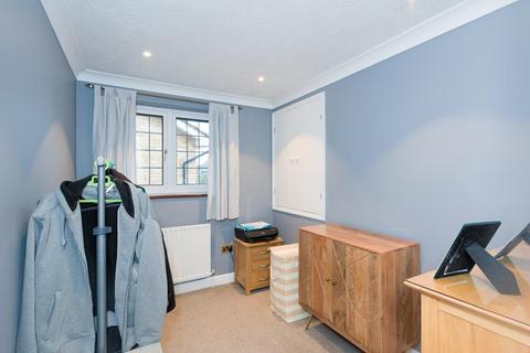 2b Headley Close, Epsom, KT19 9JA