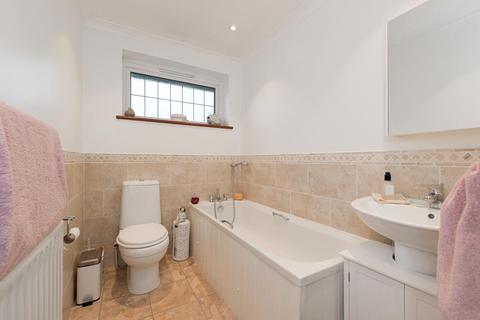2b Headley Close, Epsom, KT19 9JA