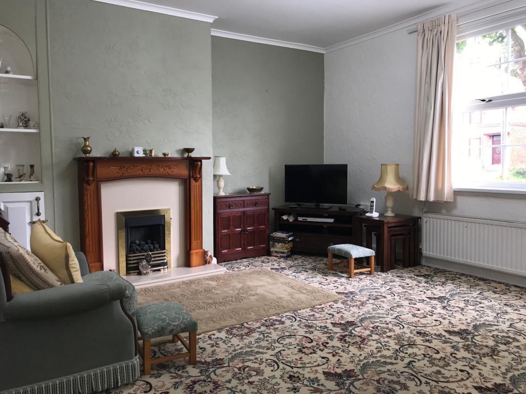 Living Room 2.jpg