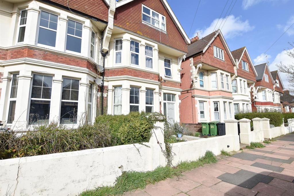 Wickham Avenue, BexhillOnSea 2 bed flat £225,000